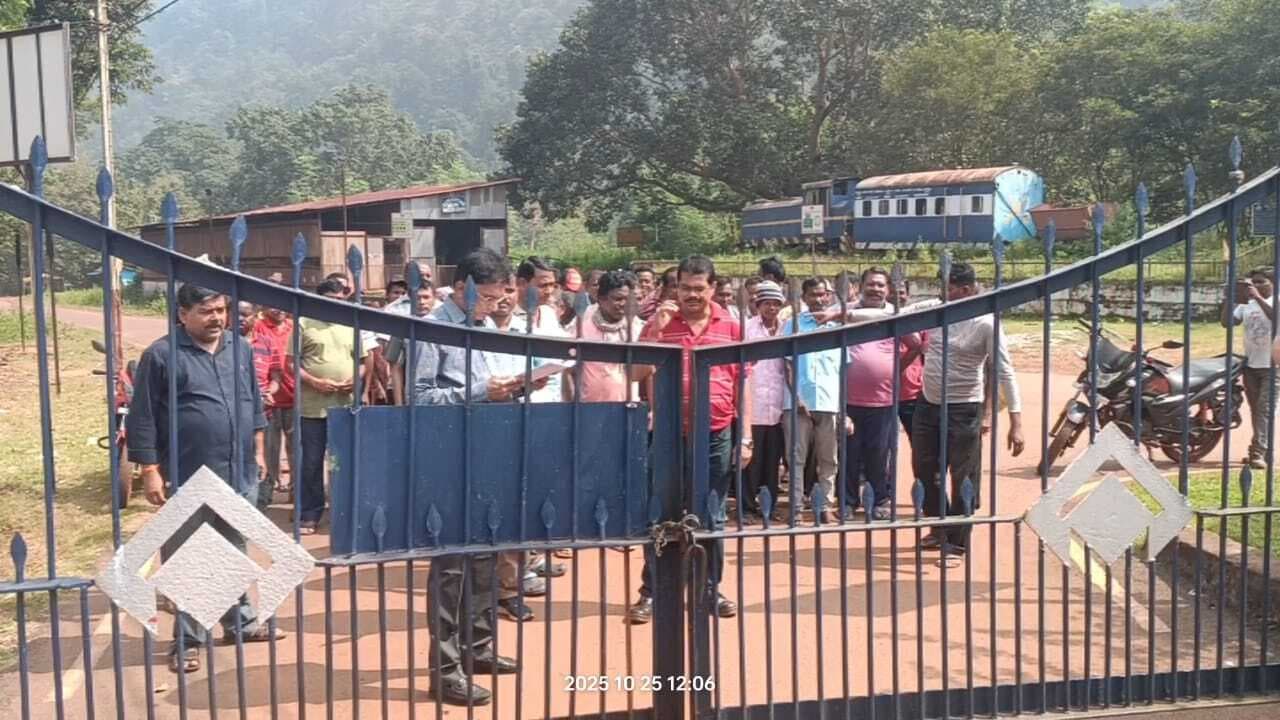 Chaibasa News : रोजगार की मांग पर धरना देंगे ठेकाकर्मी