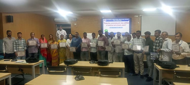 Samastipur News:रोज ऑयल के उत्पादन से किसानों में आयेगी समृद्धि : डॉ झा