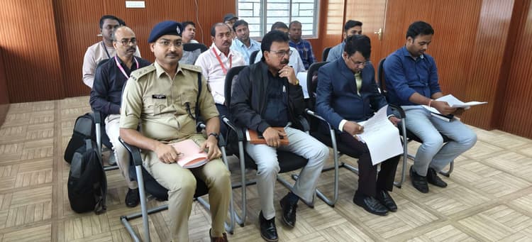 ग्रामीण-शहरी क्षेत्र में नेटवर्क की समस्या दूर करे दूरसंचार कंपनियां: डीसी