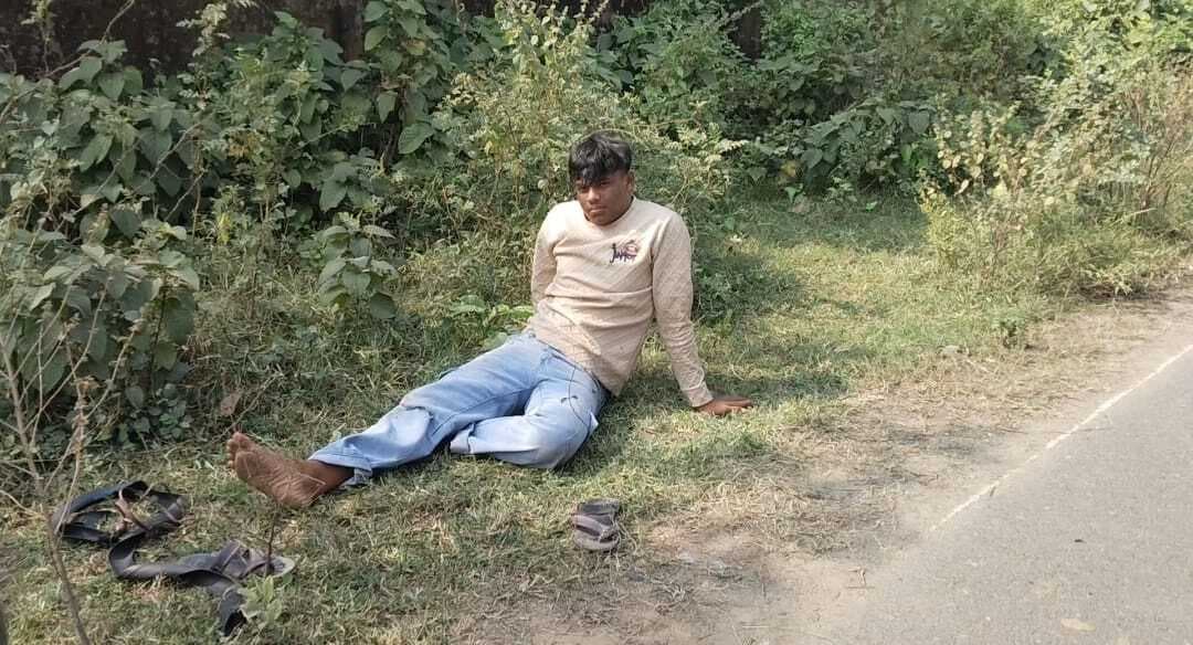 Dhanbad News : निरसा में तीन सड़क दुर्घटनाओं में आठ लोग घायल