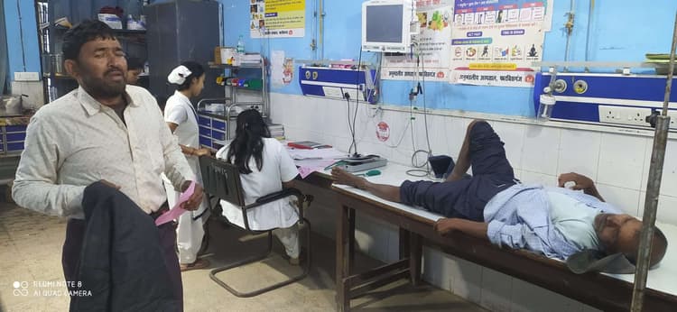 सड़क हादसे में बाइक व साइकिल सवार घायल