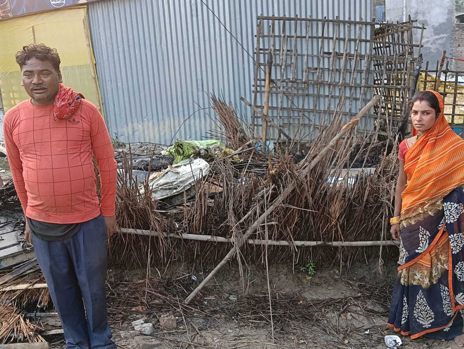 थावे में झोंपड़ी में लगी आग, हजारों की संपत्ति हुई राख