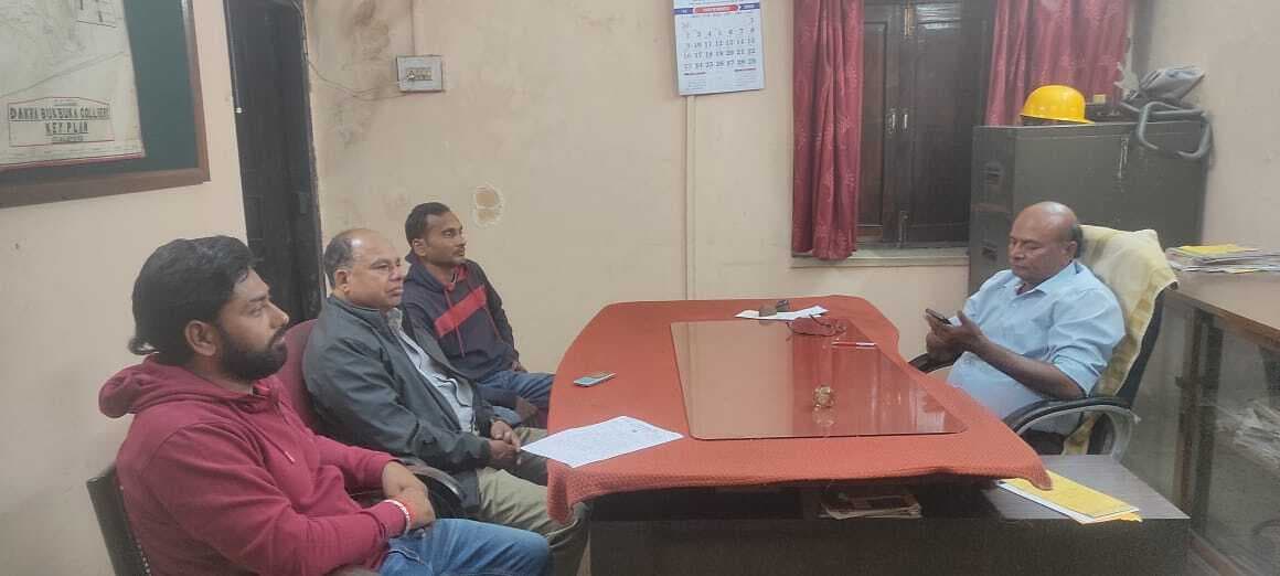 डकरा खदान में तेज ब्लास्टिंग से दहशत, क्षतिग्रस्त मकानों के मुआवजे की मांग तेज