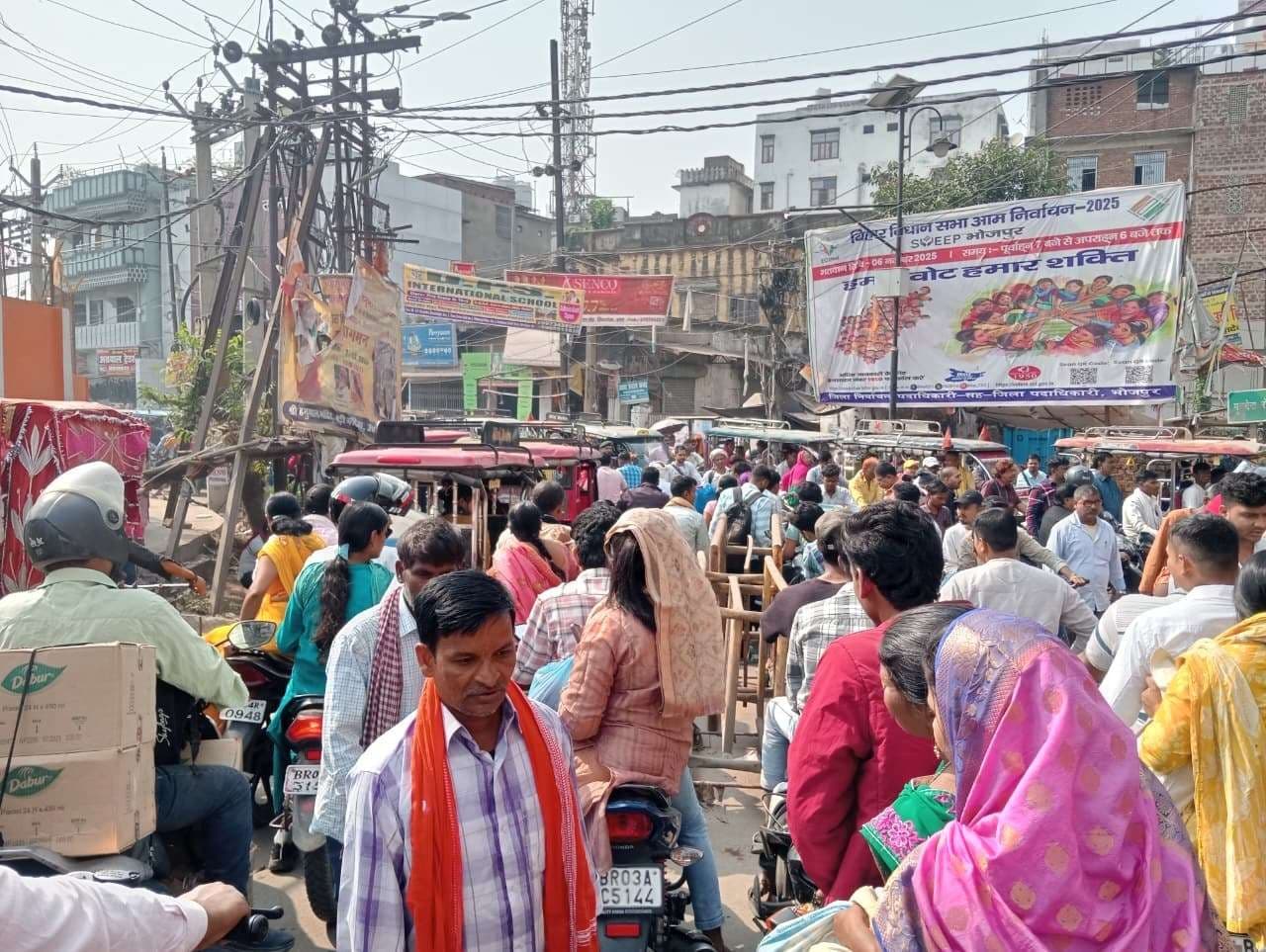 जाम से हर दिन लोग हो रहे परेशान, प्रशासन कर रहा अनदेखी