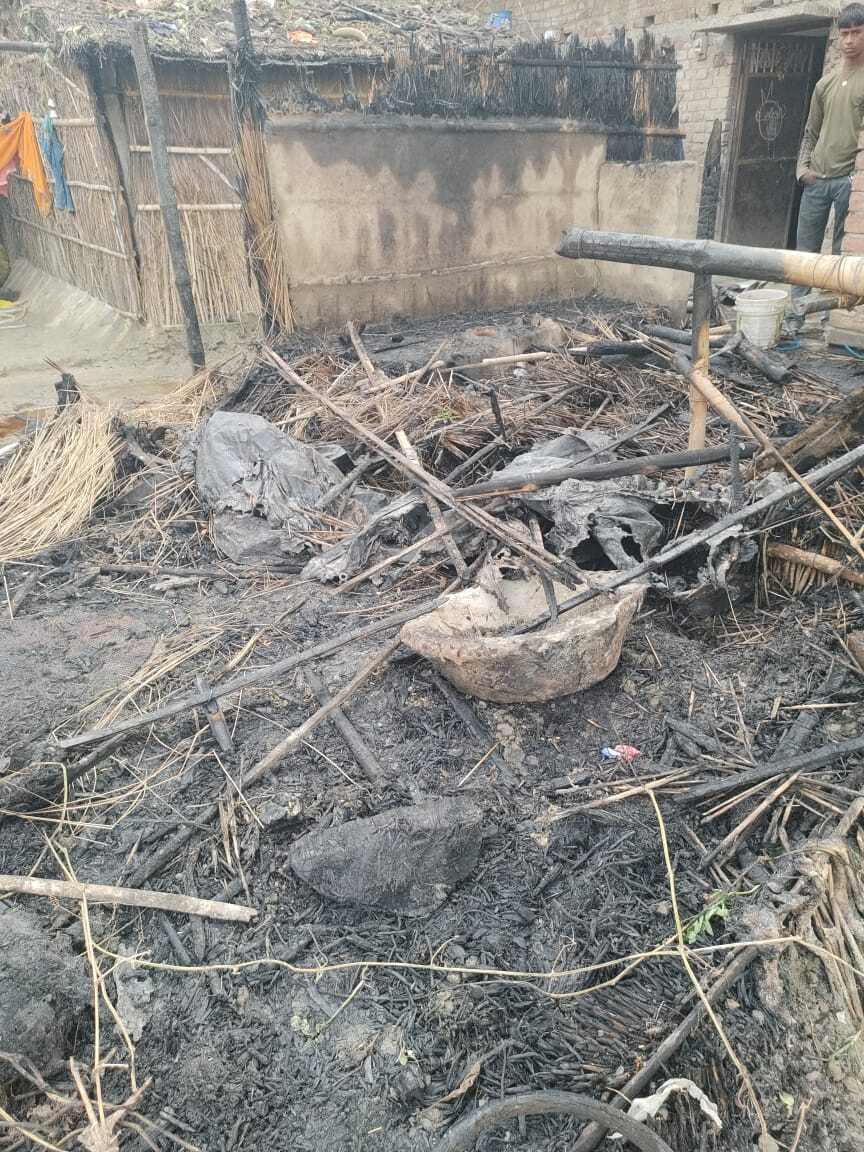 Samastipur News:बोचहा में दो घर जलकर राख, लाखों का नुकसान