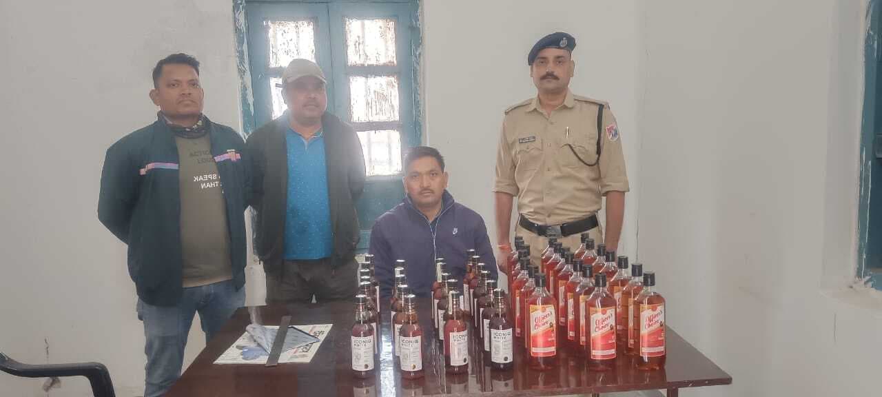 Giridih News: इंटरसिटी एक्सप्रेस से 44 बोतल जब्त अंग्रेजी शराब