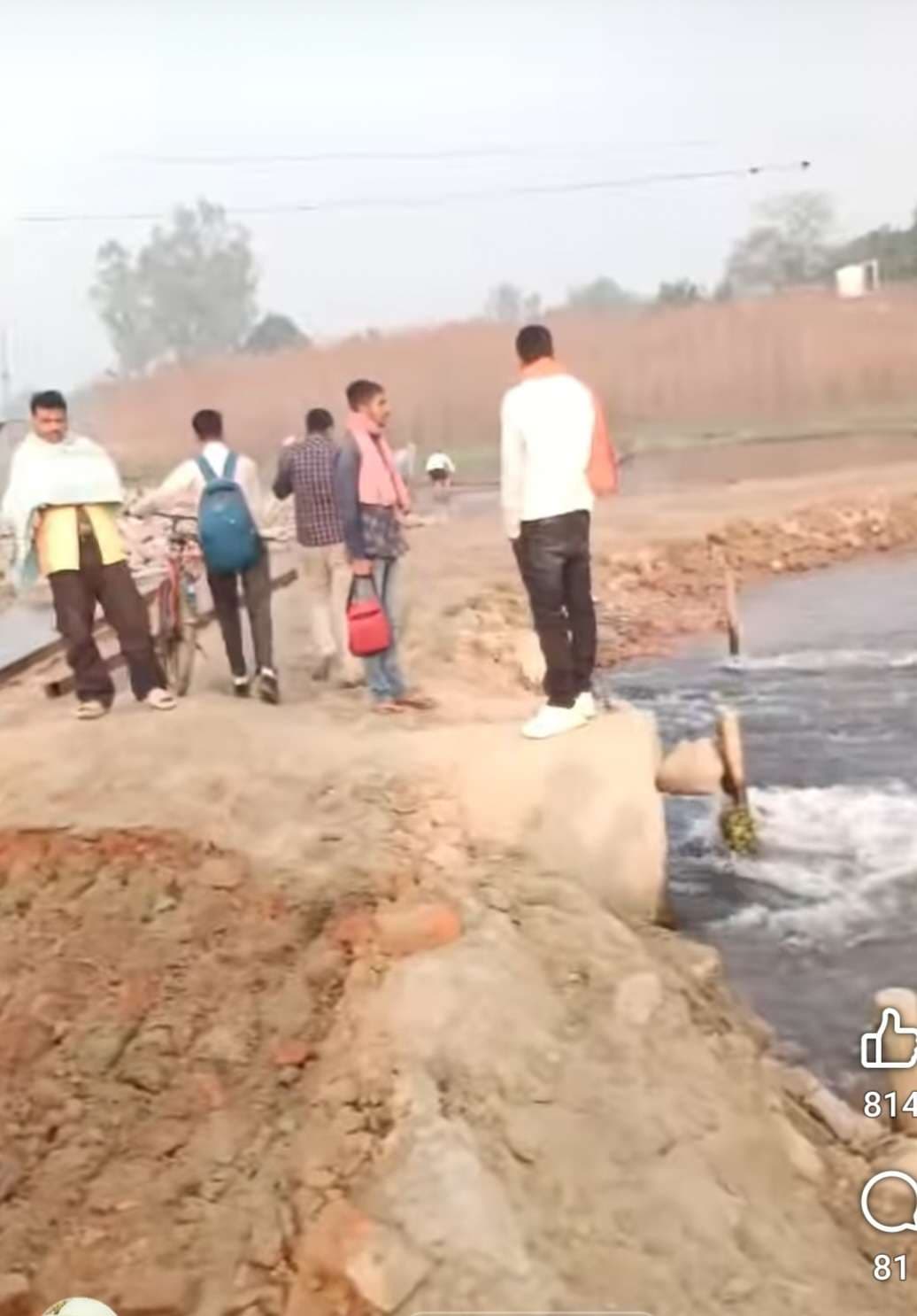 Darbhanga News: जलजमाव के स्थायी निदान के लिए ग्रामीणों ने खुद संभाली कमान