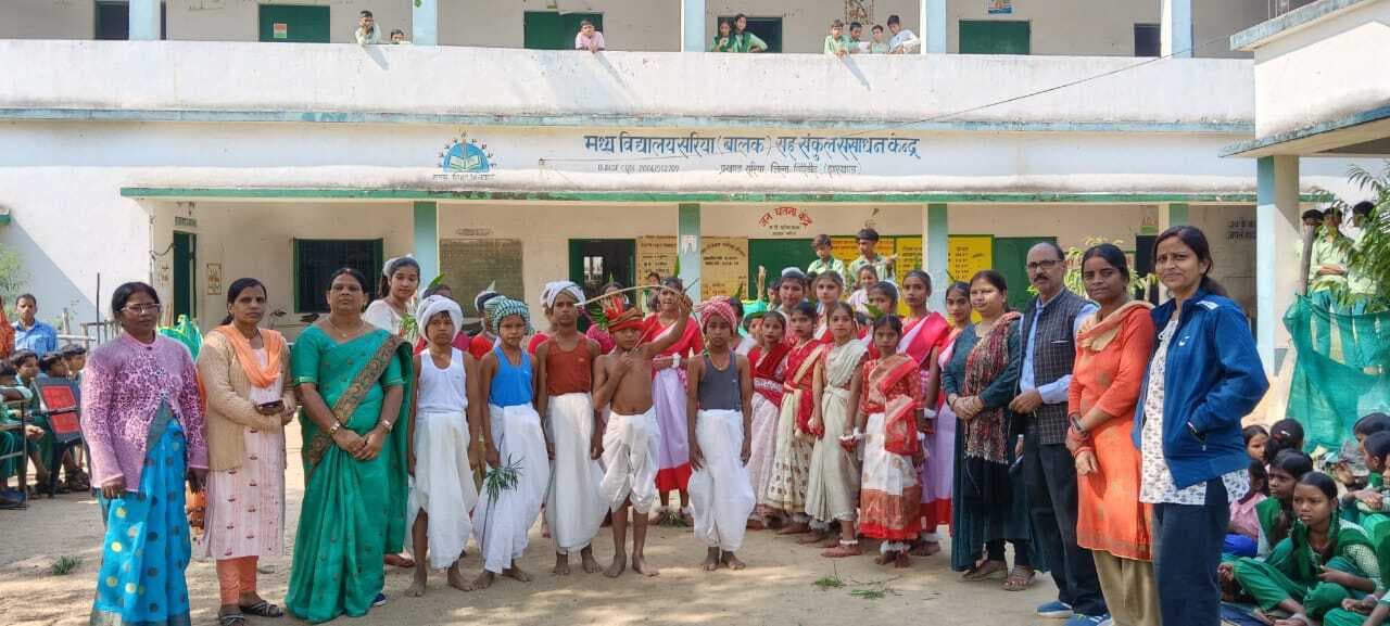Giridih News :सरिया के विद्यालयों में कार्यक्रमों का आयोजन