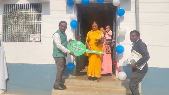 अबुआ आवास योजना के लाभुकों को समारोहपूर्वक गृह प्रवेश