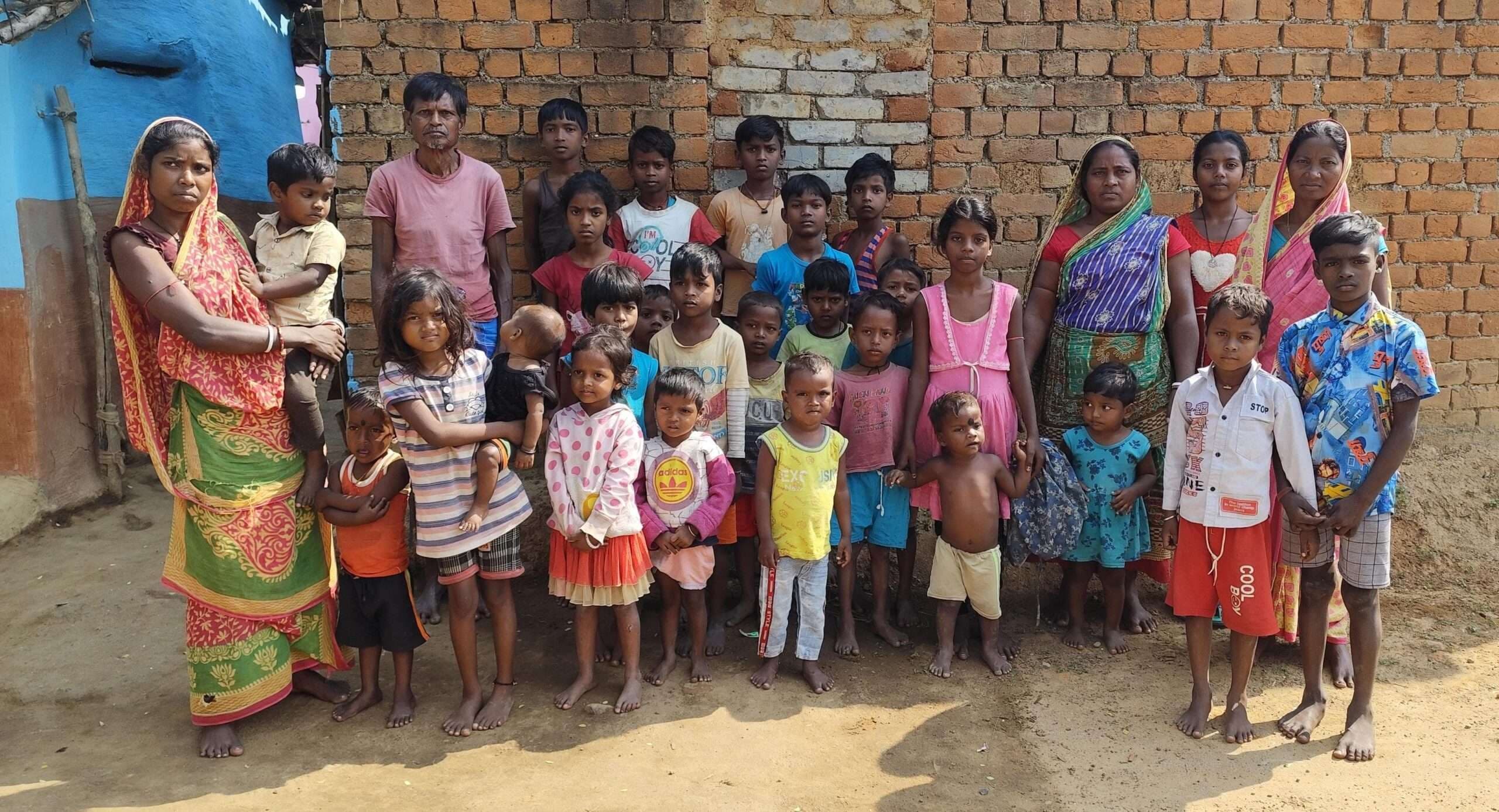 East Singhbhum News : पायरागुड़ी में 30 ग्रामीणों का आधार कार्ड नहीं, योजनाओं से वंचित