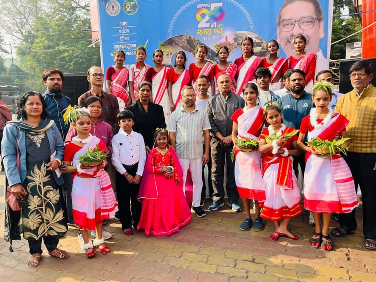 Dhanbad News: स्ट्रीट डांस में बच्चों ने बिखेरी झारखंड की संस्कृति