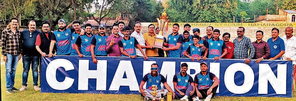 East Singhbhum News : बीटी सुपर को हराकर वाइएफसीसी चैंपियन