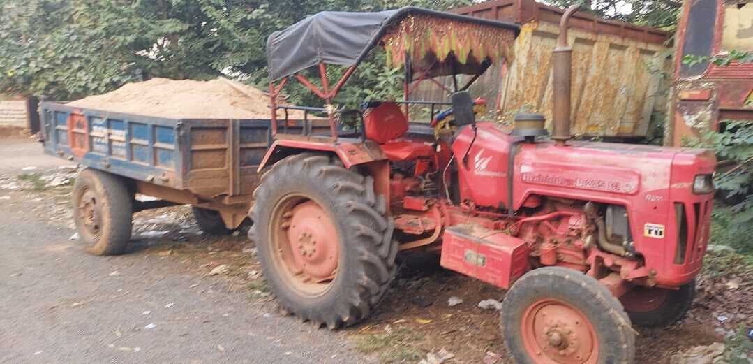 सीओ ने किया अवैध बालू लदे ट्रैक्टर जब्त