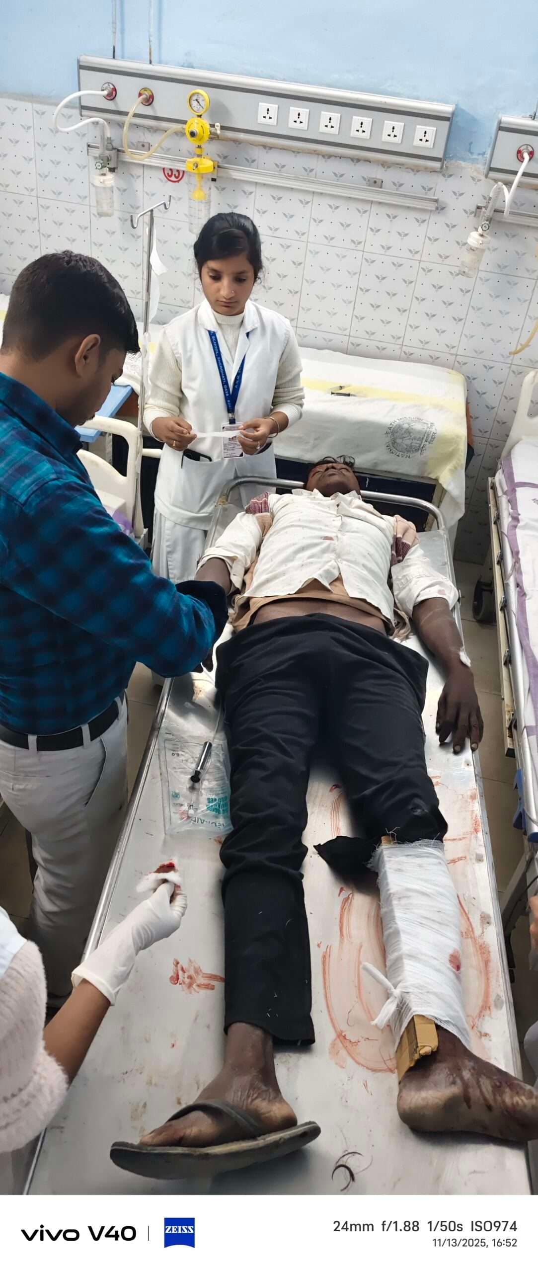 ऑटो व बाइक की टक्कर में यात्री घायल