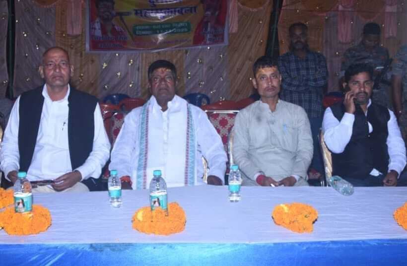 दुगोला गायक कमलबास कुंवर व अरविंद सिंह अभियंता के बीच हुआ मुकाबला