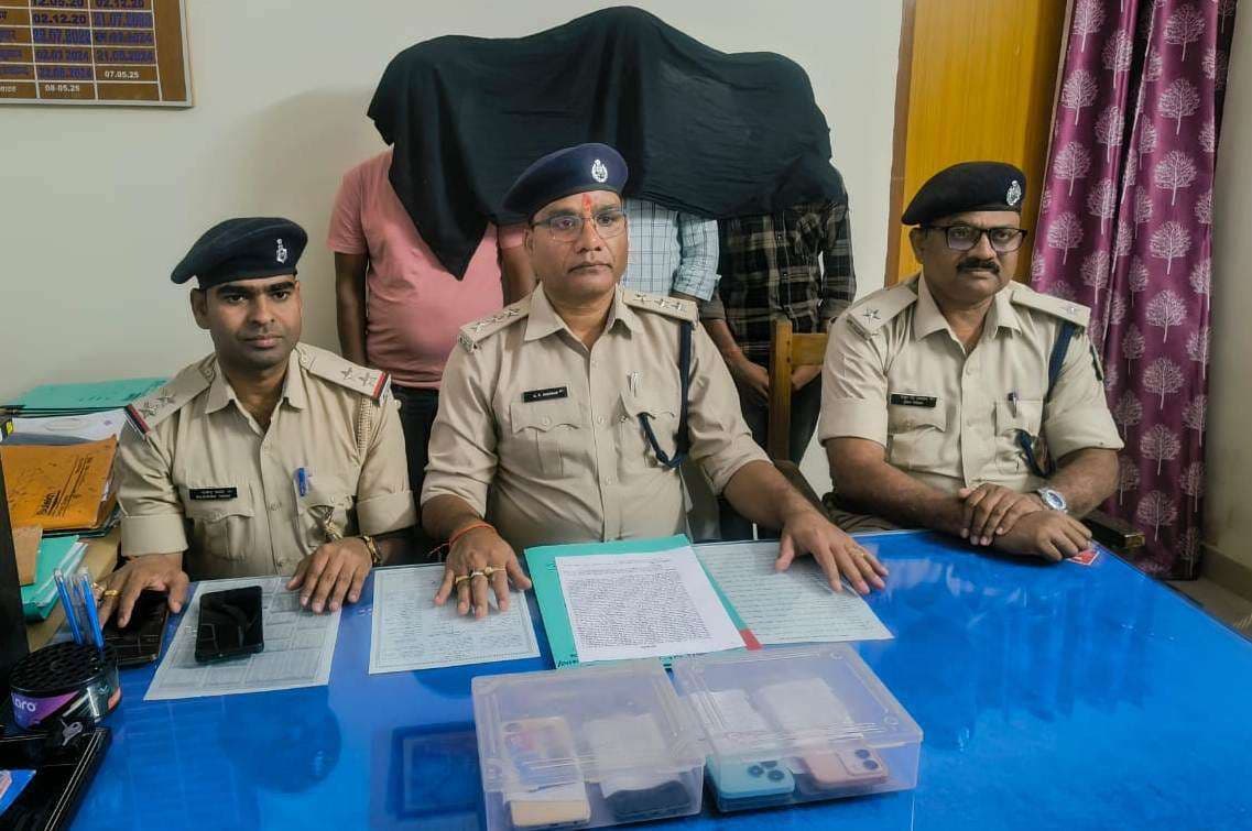 घघरी गांव से तीन साइबर ठग गिरफ्तार, जेल