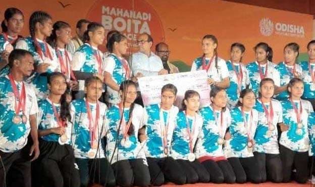 ड्रैगन बोट चैंपियनशिप में बिहार टीम में जिले के चार खिलाड़ी रहे शामिल