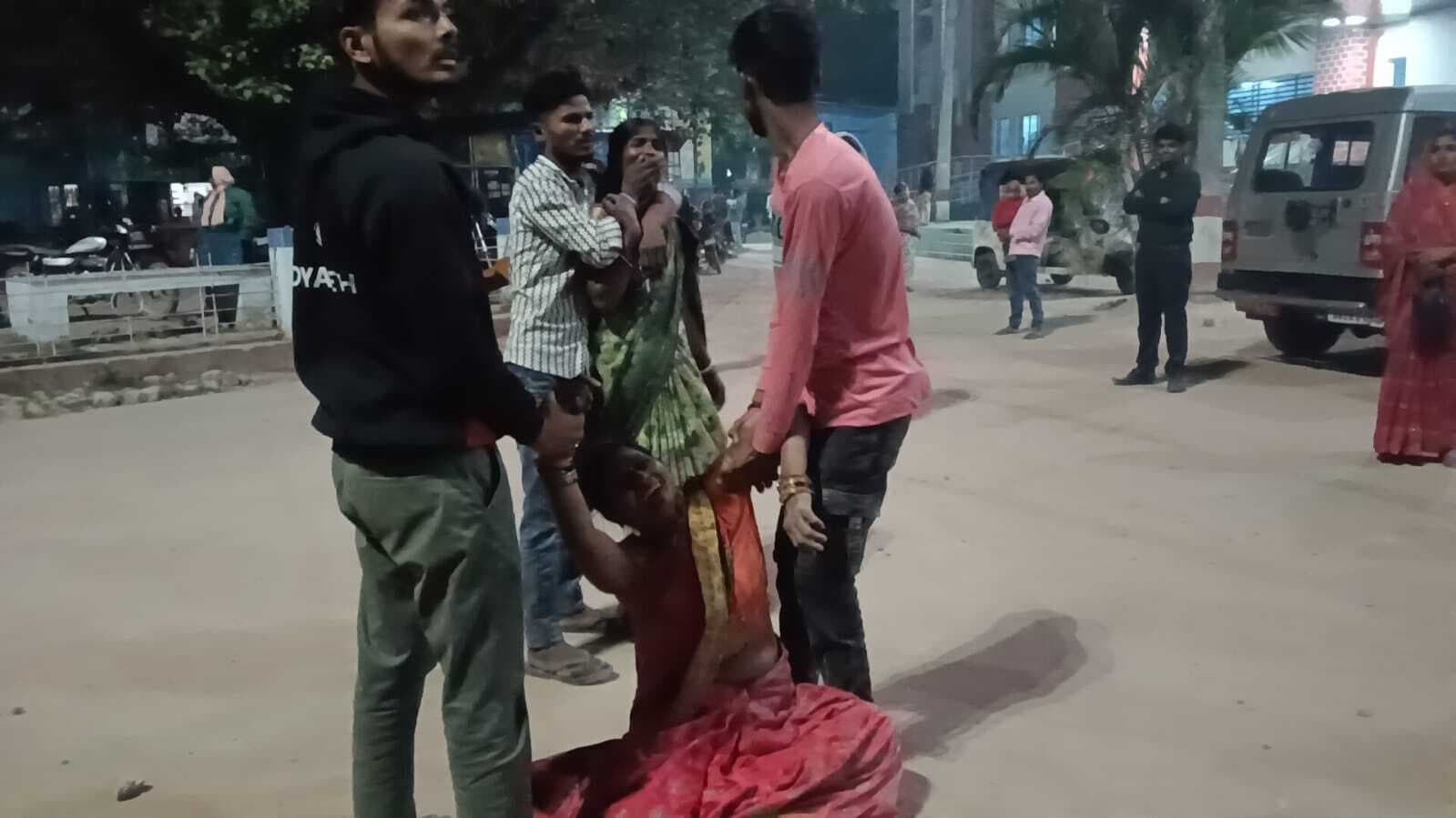 छत पर काम करते समय हाइटेंशन तार की चपेट में आने से युवक की गयी जान