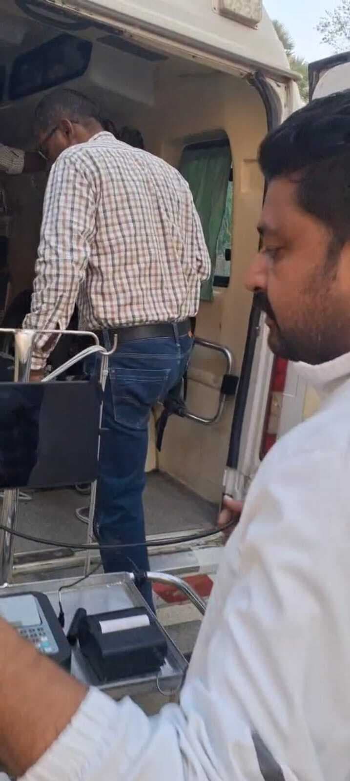 दो बाइक की आमने-सामने टक्कर में एक की मौत, दूसरा जख्मी, भर्ती कराया