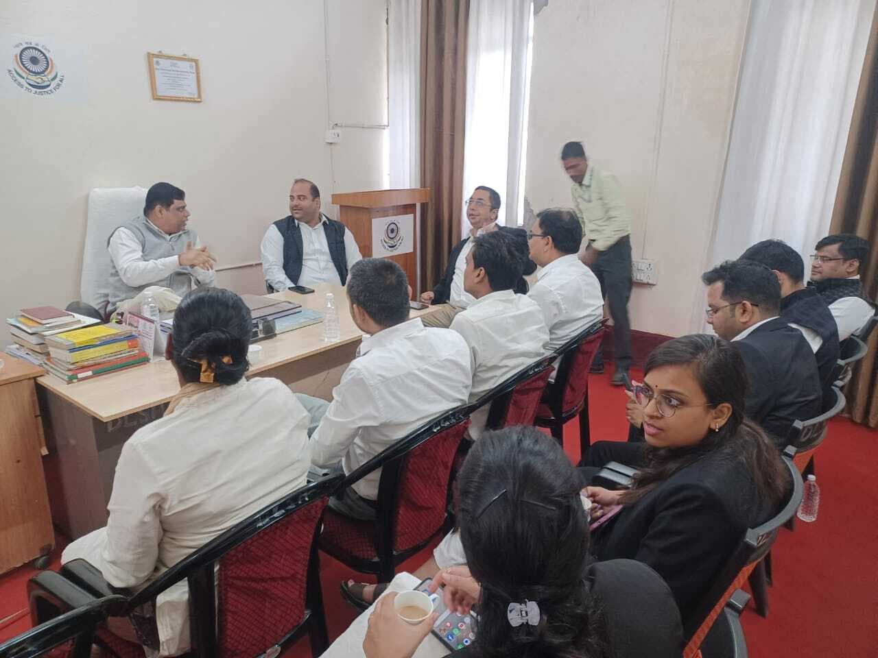 राष्ट्रीय लोक अदालत की सफलता को लेकर न्यायिक पदाधिकारियों की बैठक संपन्न