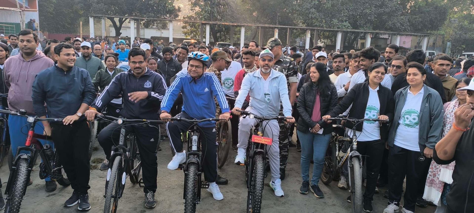 Giridih News :झंडा मैदान से खंडोली पर्यटन स्थल तक निकली साइकिल रैली