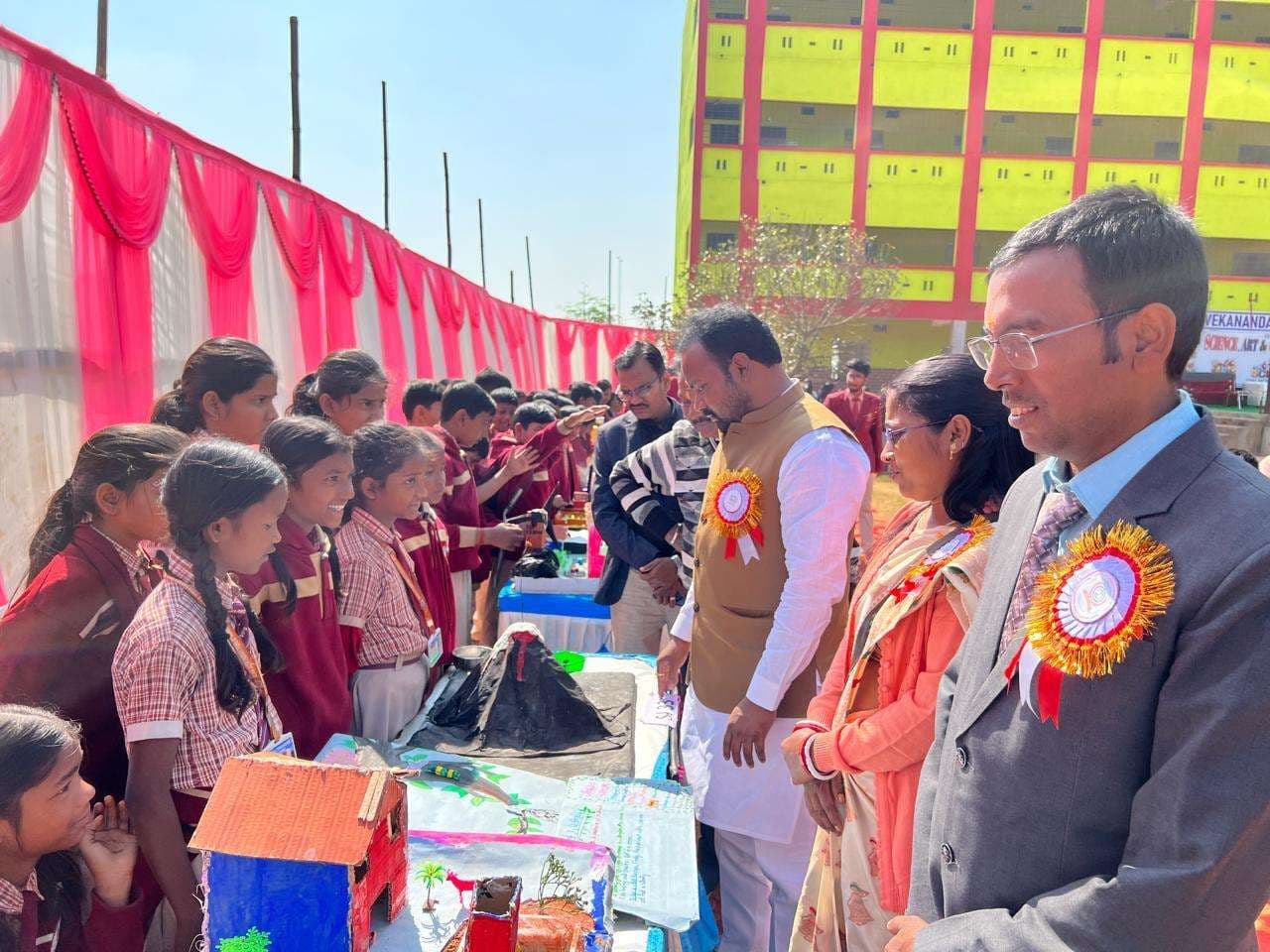 डीएवी विवेकानंद पब्लिक स्कूल में विज्ञान व कला प्रदर्शनी