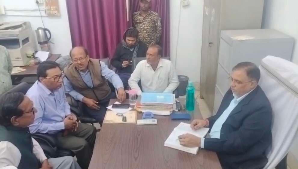 Giridih News :ग्रामीणों ने किया सीसीएल जीएम कार्यालय का घेराव