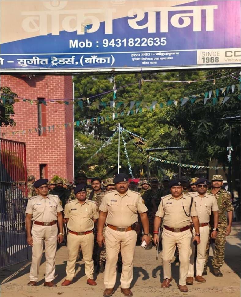 शांति व सौहार्द के लिए पुलिस ने किया फ्लैग मार्च