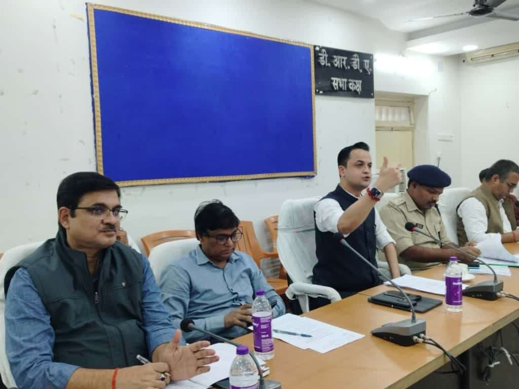 Madhubani News : प्रतिनियुक्त अधिकारी व कर्मी अपने प्रतिनियुक्ति स्थल पर समय से पहुंचे