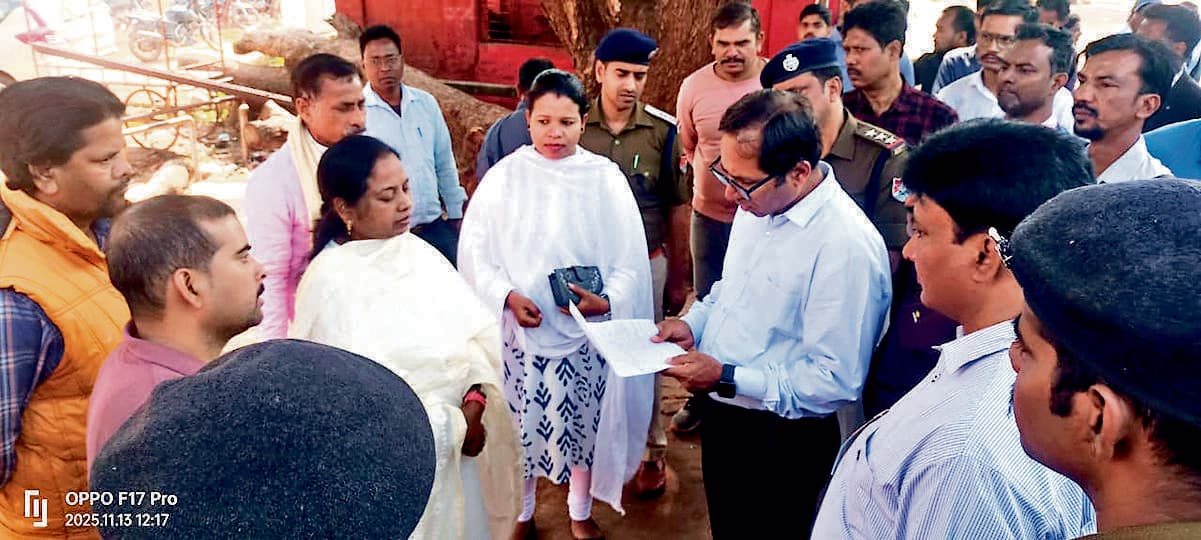 Chaibasa News :  मजदूरी नहीं देने वाले ठेकेदार पर कार्रवाई होगी : डीआरएम