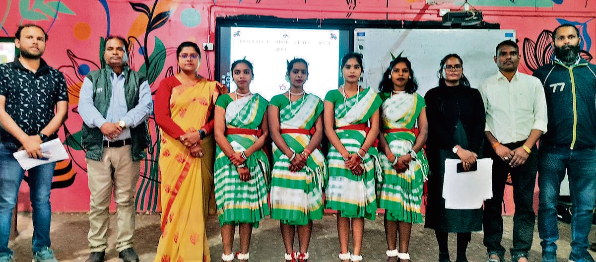 Chaibasa News : कथा वाचन प्रतियोगिता में सावित्री व सानगी विजेता