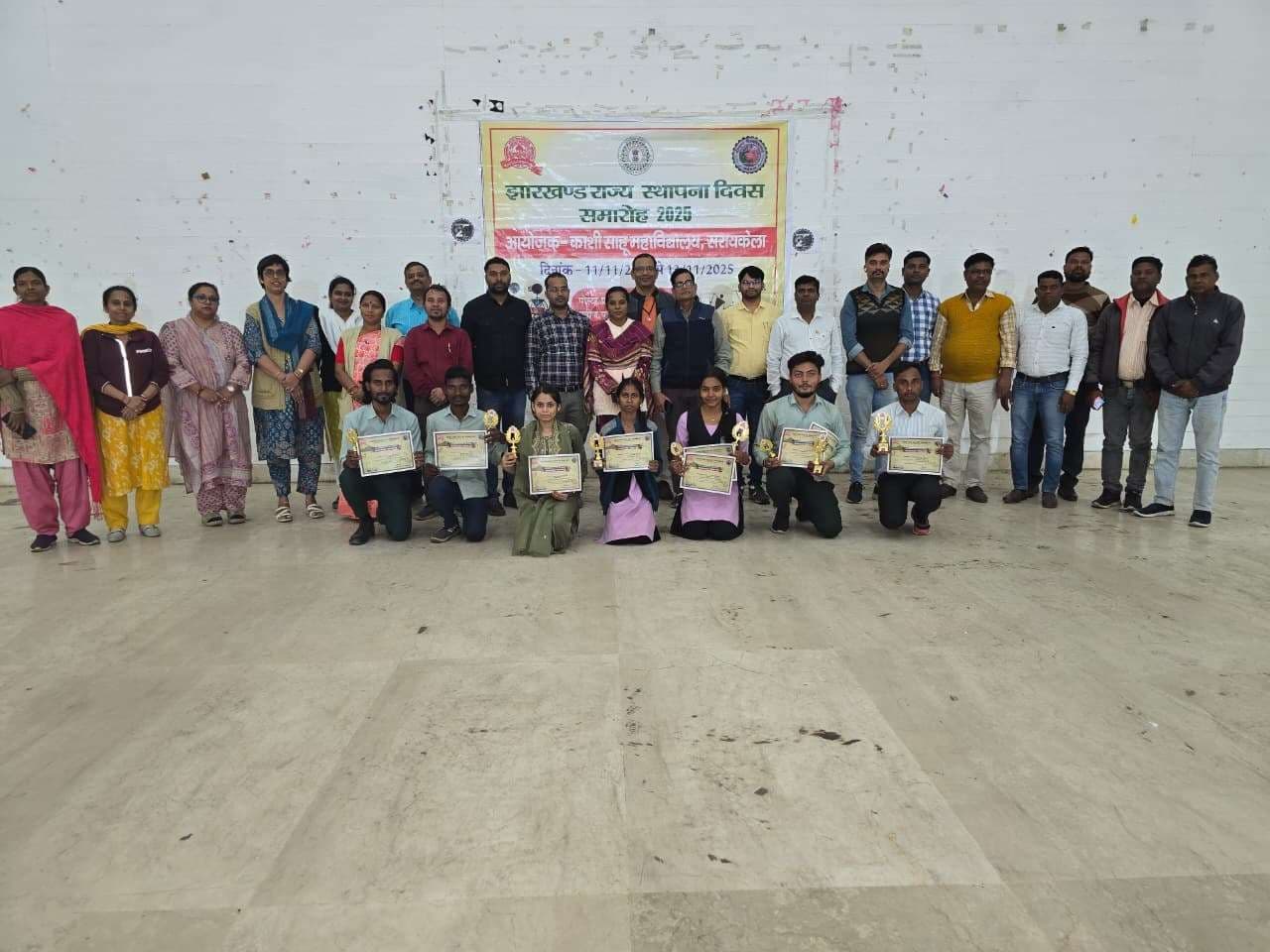 Seraikela Kharsawan News : पोस्टर मेकिंग में अर्चना, क्विज में पवन और भाषण में अनिकेत शर्मा विजेता