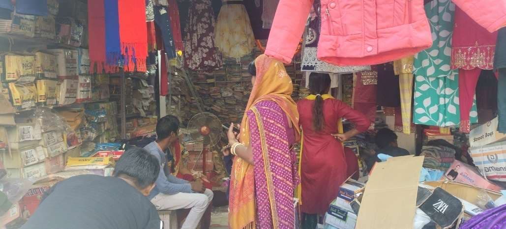 गोड्डा में बढ़ी ठंड, गर्म कपड़ों की मांग में इजाफा