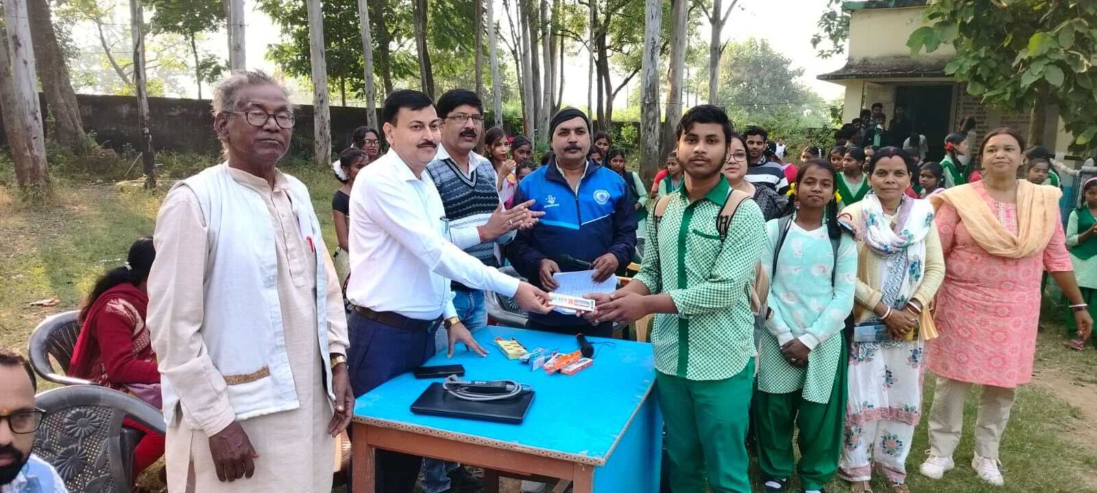 East Singhbhum News : निबंध में श्रुति मिश्रा व क्विज में रिंकू बनी प्रखंड चैंपियन