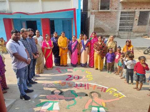 महिलाओं ने रचनात्मक रंगोलियों से दिखाया राज्य के 25 वर्षों का गौरव