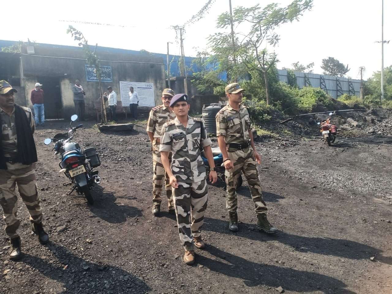 Bokaro News : सीआइएसएफ की छापेमारी अभियान में 5.735 टन अवैध कोयला जब्त