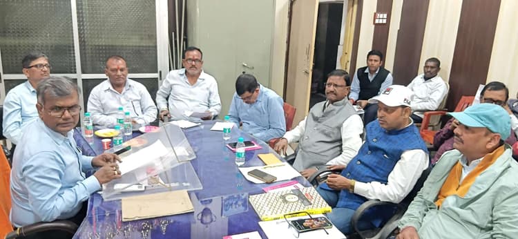 Bokaro News : 23 सूत्री मांगों को लेकर राकोमयू की ढोरी खास प्रबंधन के साथ वार्ता