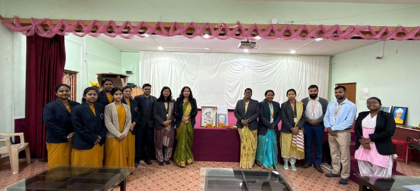 भगवान बिरसा व चाचा नेहरु याद किये गये