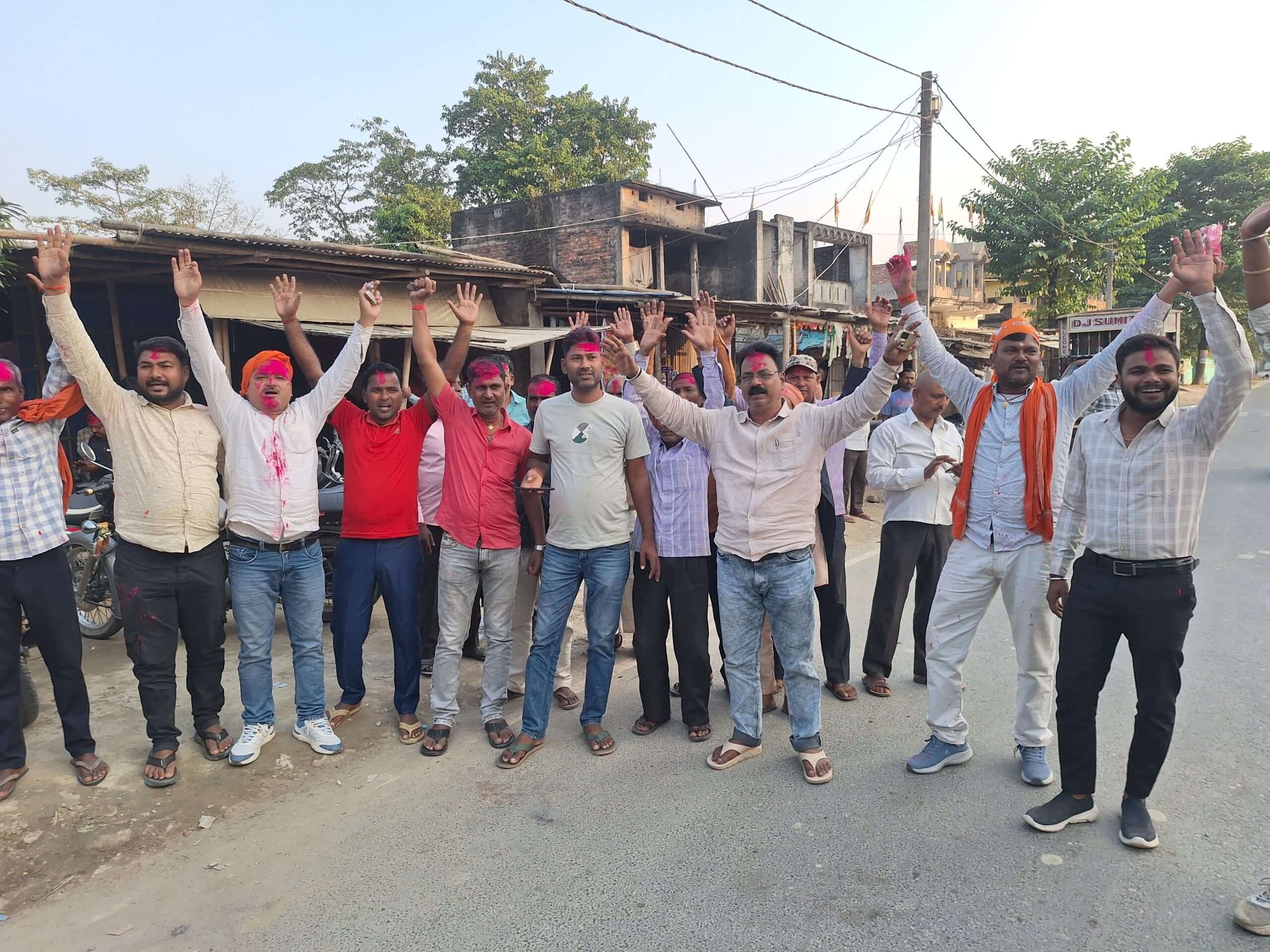 एनडीए समर्थकों ने मनाया जश्न