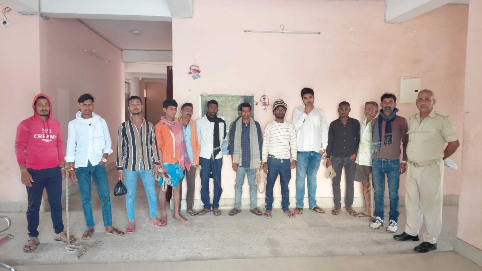 21 लीटर शराब के साथ दो तस्कर व 10 शराबी गिरफ्तार