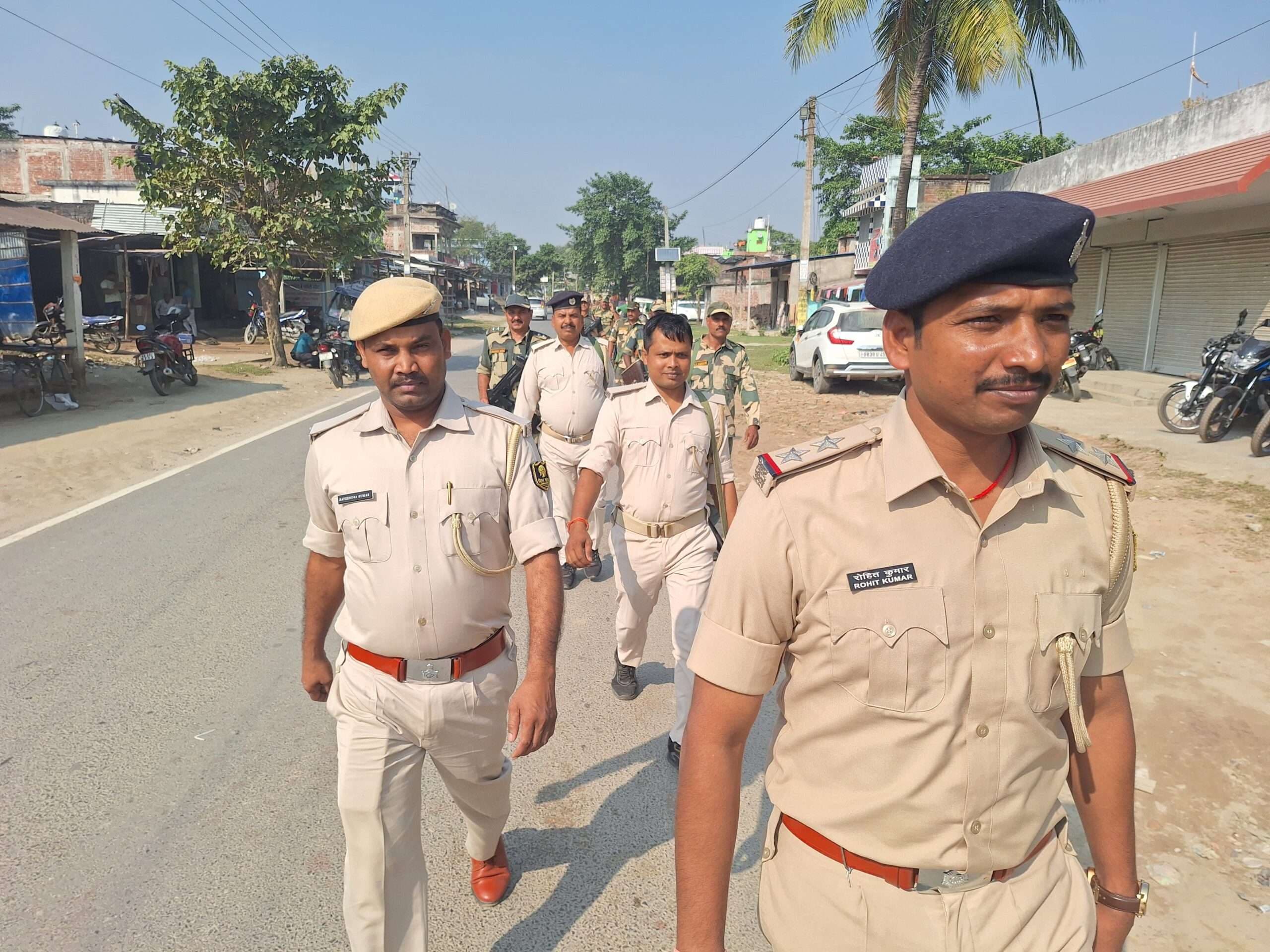 पुलिस ने किया फ्लैग मार्च