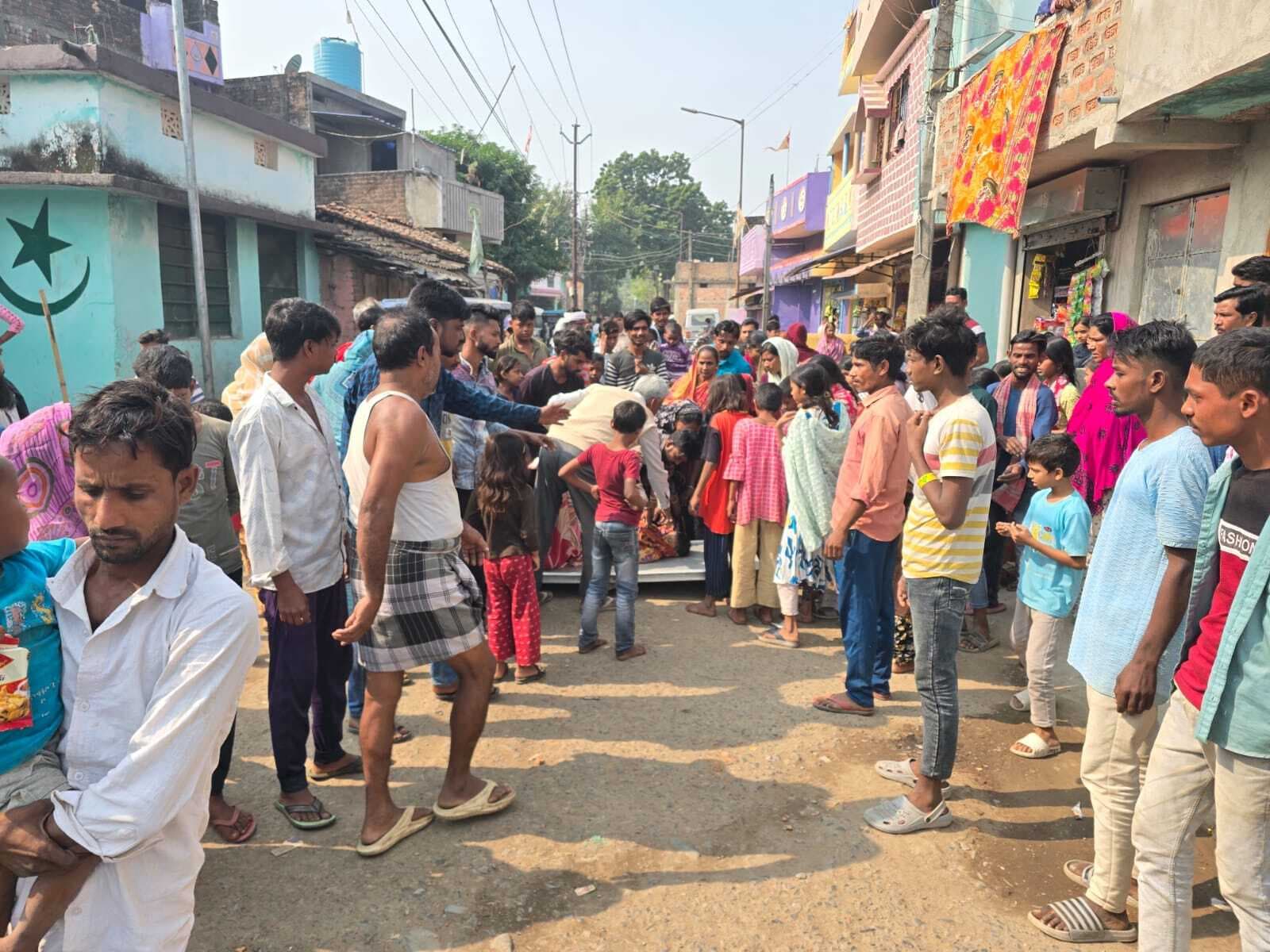 सड़क किनारे मैदान में खेल रही बच्ची को स्कॉर्पियो ने रौंदा, मौत