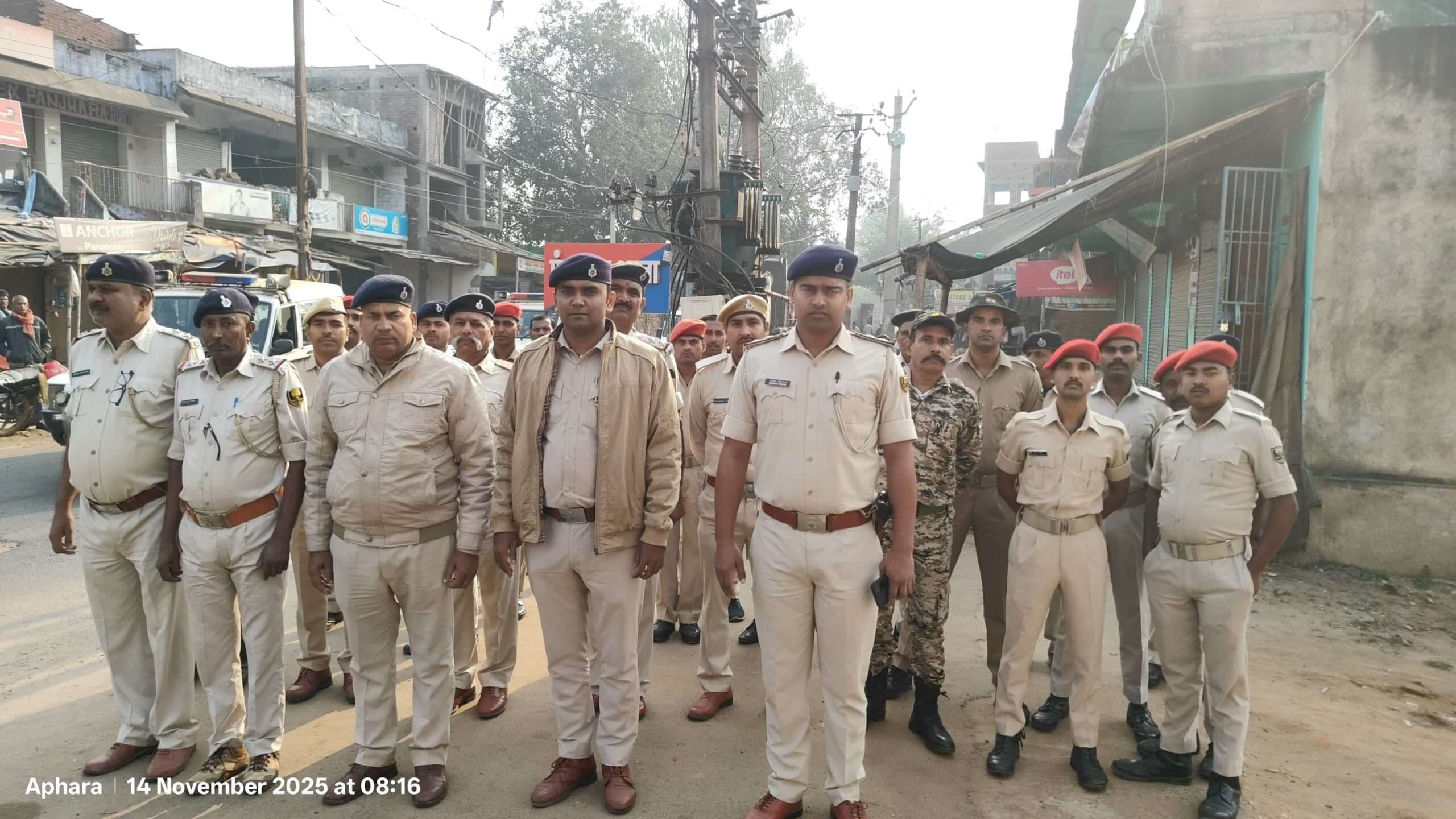 चुनाव परिणाम से पहले पुलिस ने किया फ्लैग मार्च