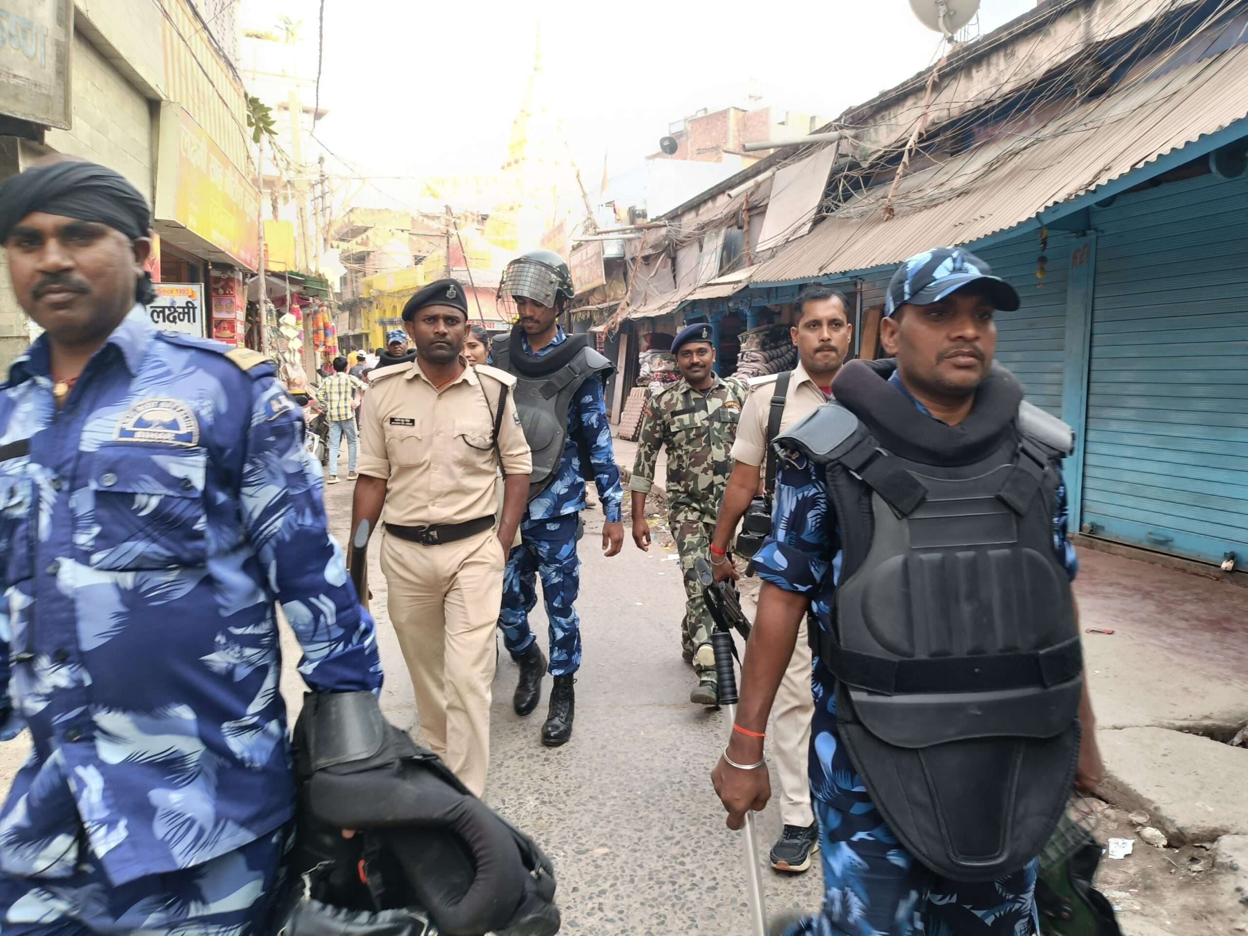 Madhubani News : शहर में सुरक्षा के लिए सभी चौक-चौराहे पर किया गया पुलिस बल तैनात