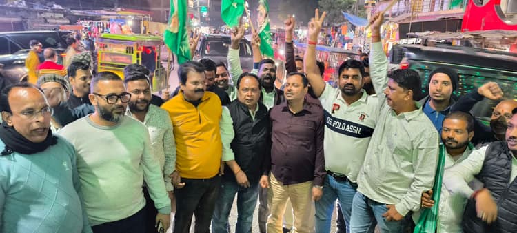 Giridih News :घाटशिला उपचुनाव में झामुमो की जीत पर निकला विजय जुलूस