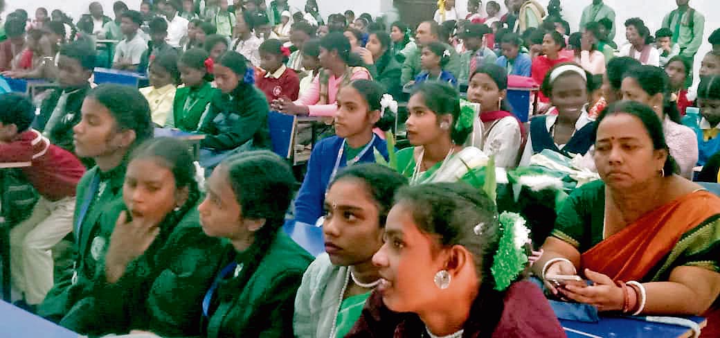 Chaibasa News : क्विज में यमुना प्रथम व प्रिया मिंज द्वितीय