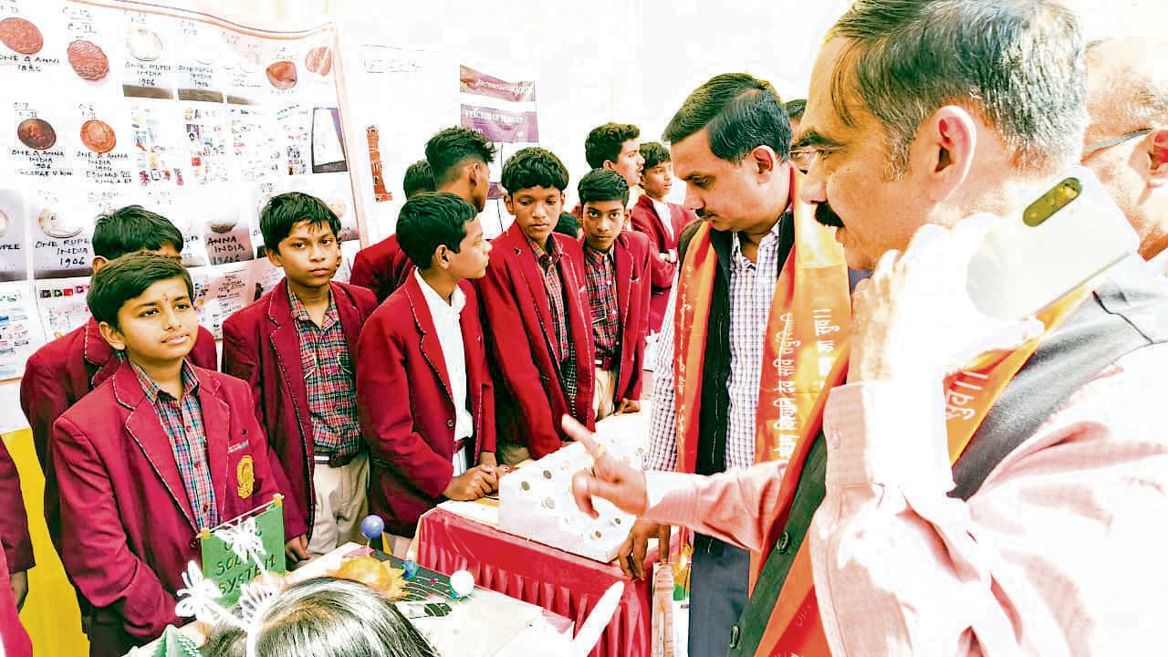 Chaibasa News : डीएवी में सृजन-2025 का आयोजन,  पल्लव पत्रिका का विमोचन