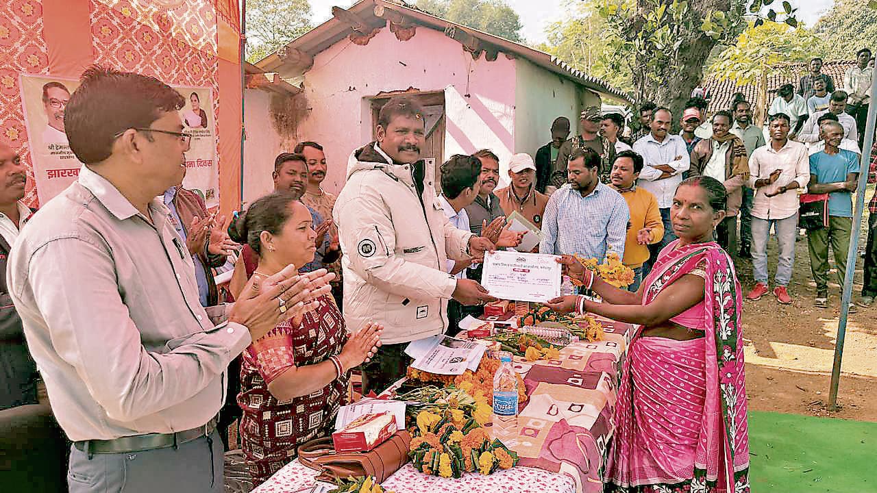 Chaibasa News : अबुआ आवास से गरीबों का सपना हो रहा पूरा : सोनाराम