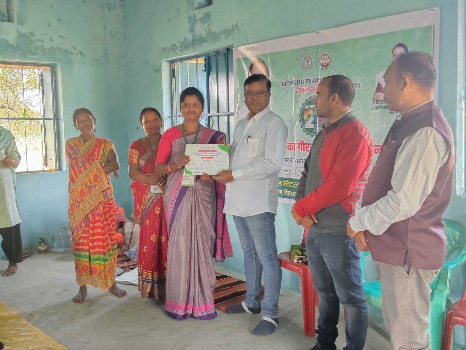 Seraikela Kharsawan News :  योजनाओं से जुड़कर सशक्त बन रहीं महिलाएं : बीडीओ