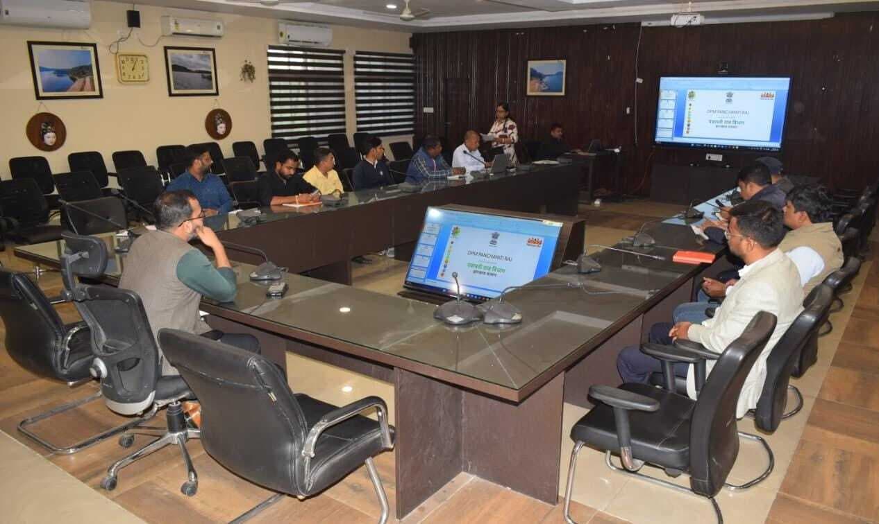 Seraikela Kharsawan News : डिजिटल सेवा सुनिश्चित करने का निर्देश